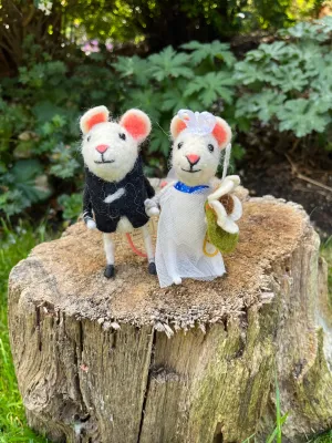 Sew Heart Felt Bride and Groom Mouse Couple Wedding Cake Topper Gift for Wedding Couple Bride Shower Wedding Gift