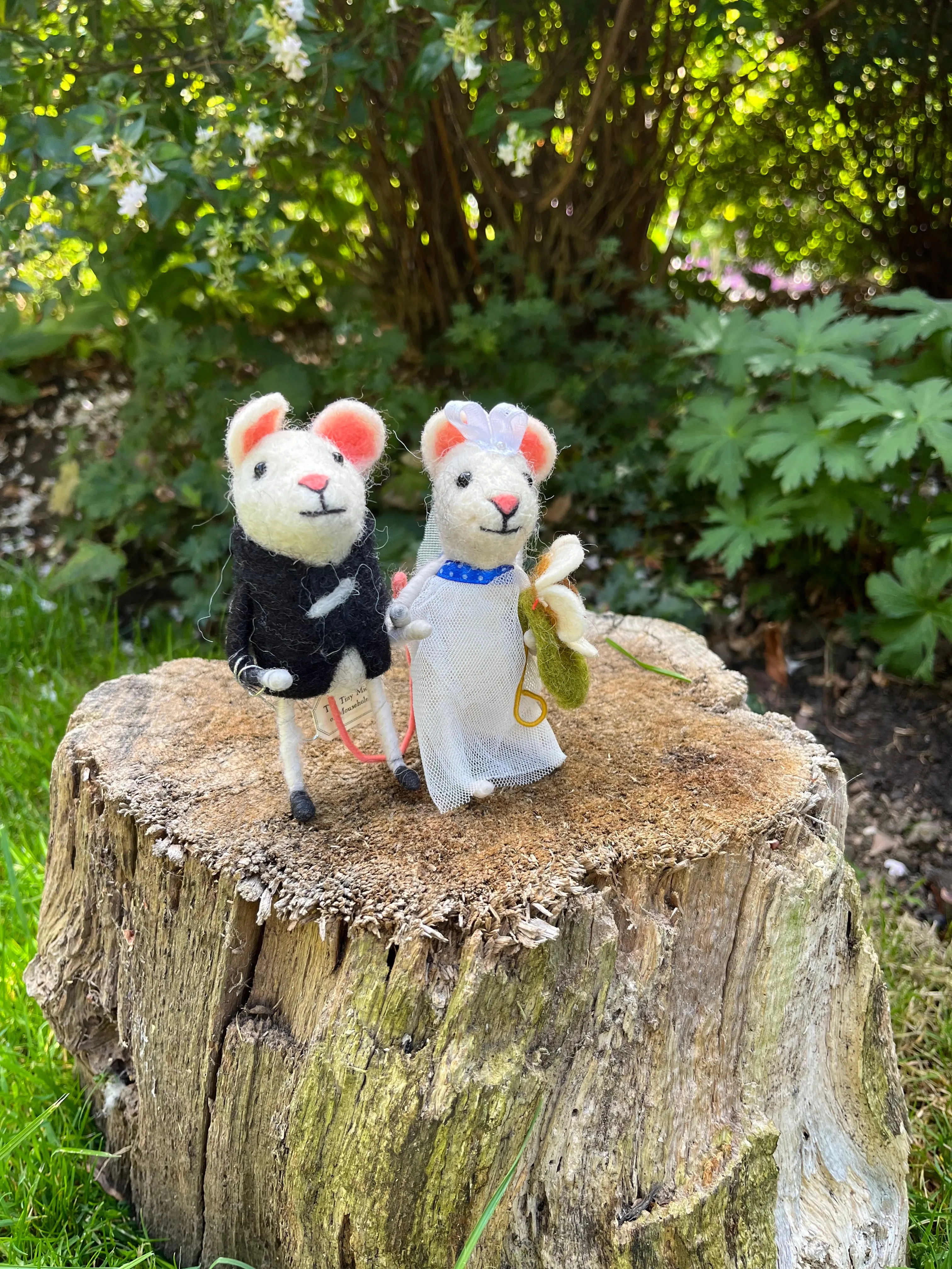 Sew Heart Felt Bride and Groom Mouse Couple Wedding Cake Topper Gift for Wedding Couple Bride Shower Wedding Gift